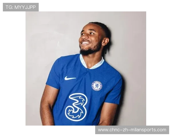 切尔西中路渗透更流畅，恩昆库接球后转身射门被封堵