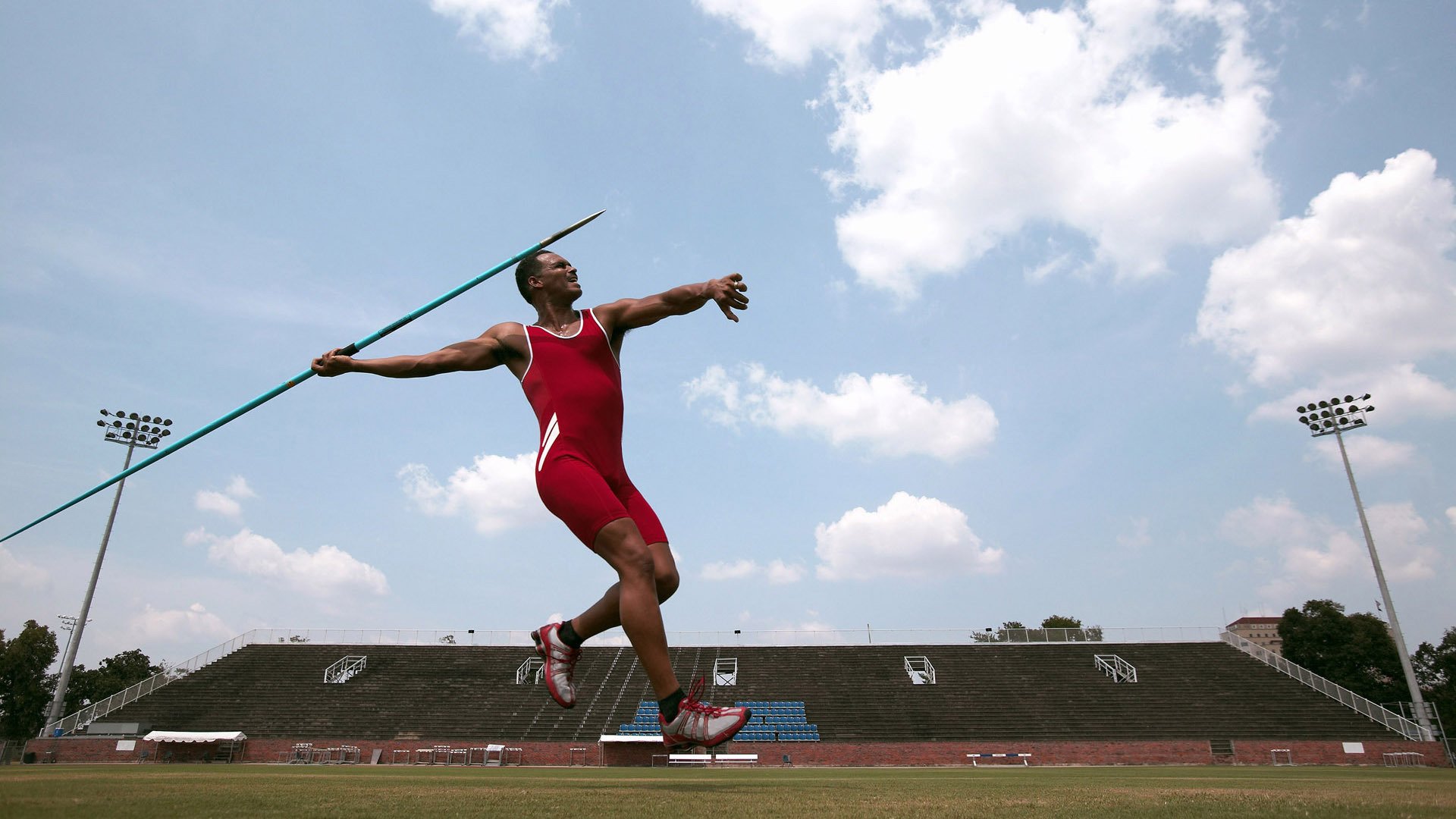 体育场馆建设项目投资回报分析，体育场馆建设费用